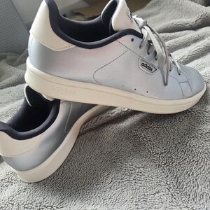 Adidas Men's Silver and White Sneakers